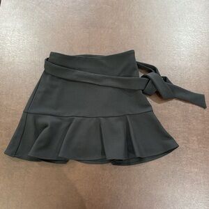 NWOT Black flowy XS mini skirt with tie waist #skirt #feminine